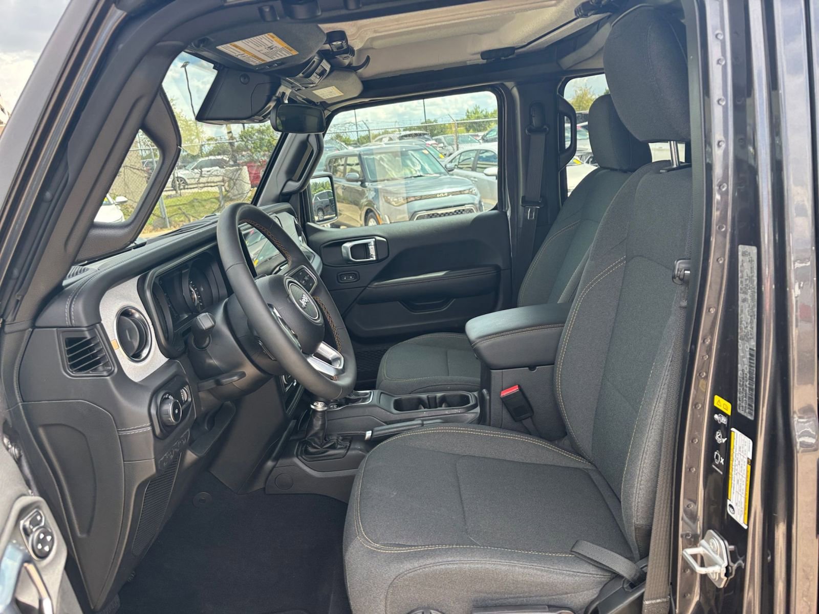 Used 2025 Jeep Wrangler Sahara image 25