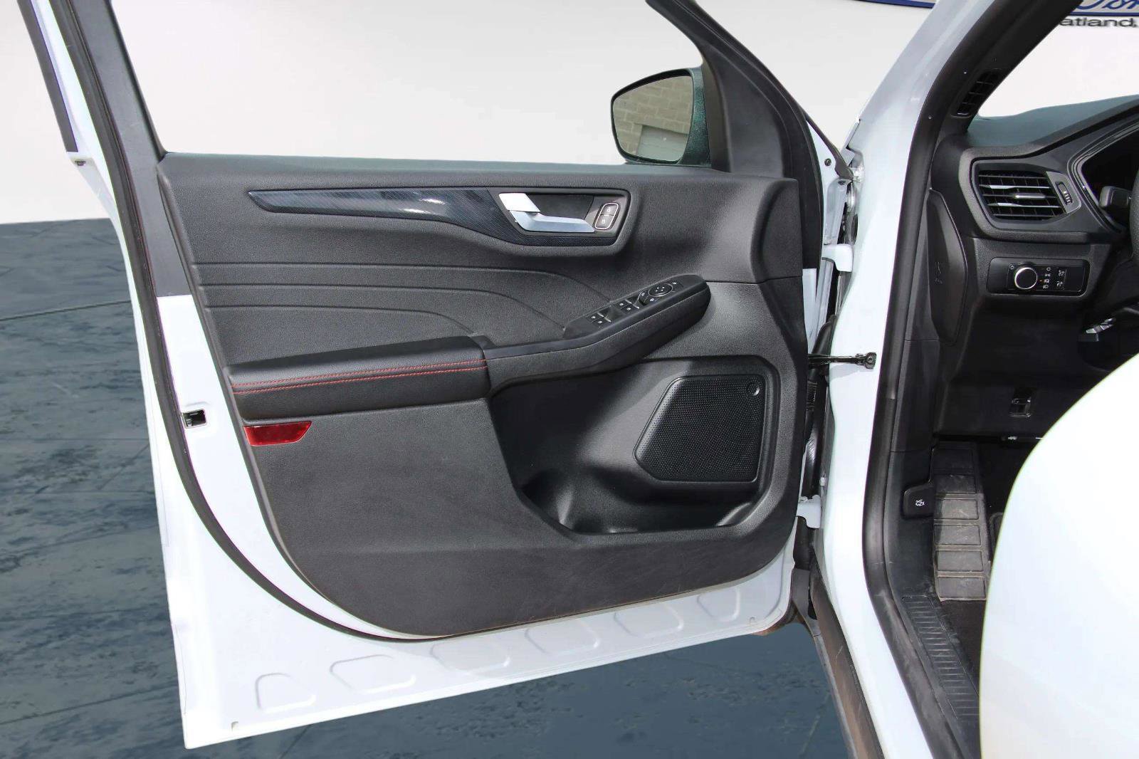 Used 2025 Ford Escape ST-Line image 12