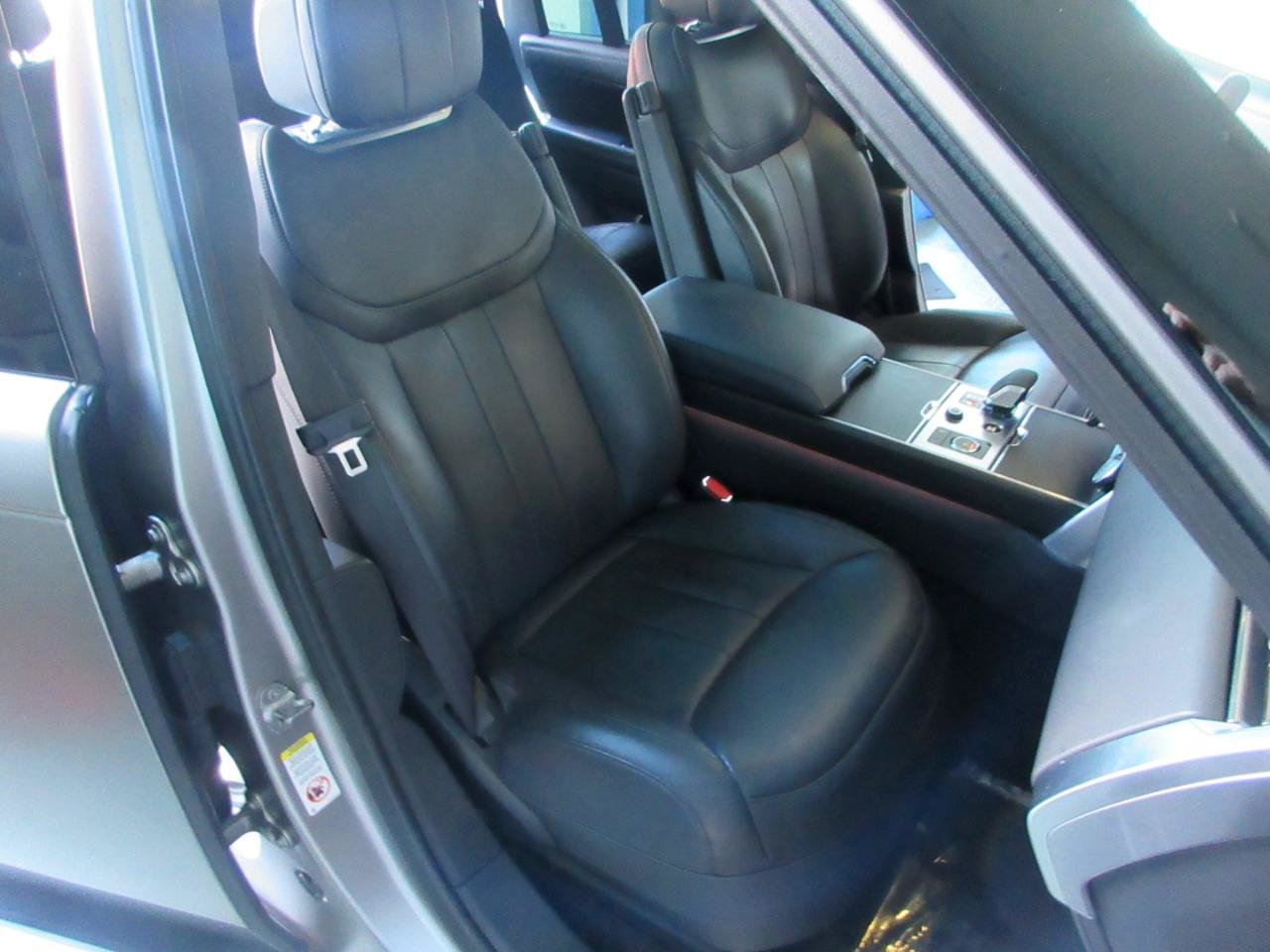 Used 2023 Land Rover Range Rover SE AWD/4WD image 25