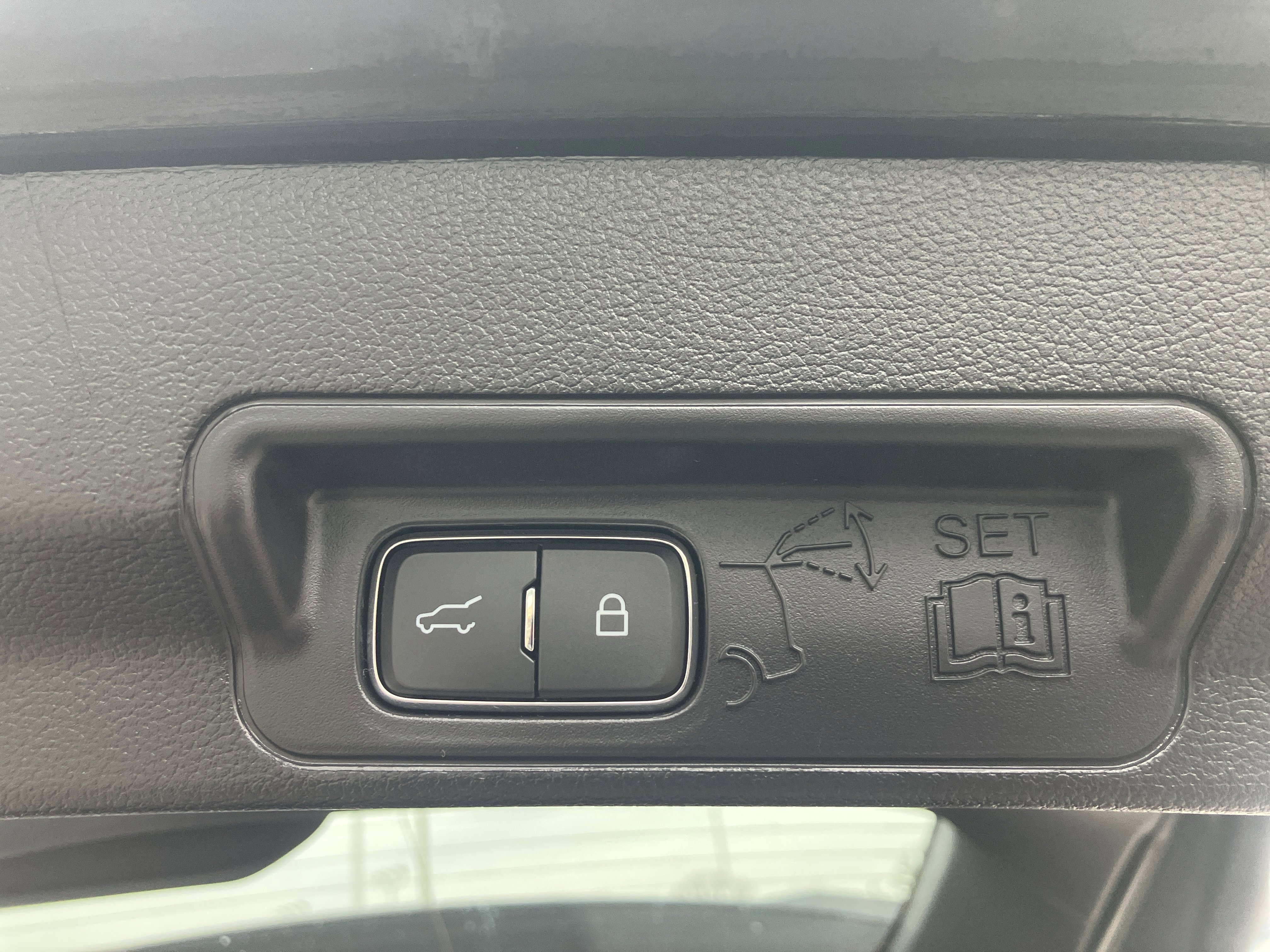 Used 2022 Ford Explorer XLT w/ Equipment Group 202A image 13