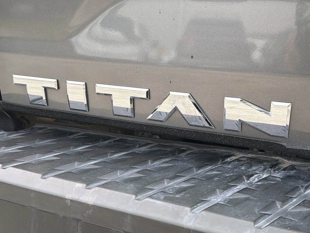 Used 2021 Nissan Titan S image 9