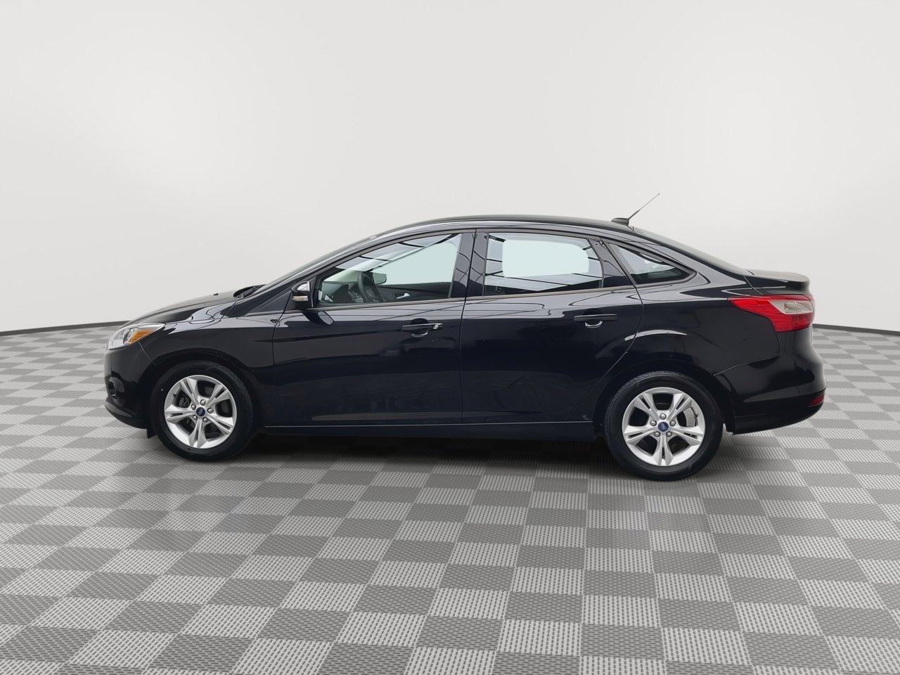 Used 2013 Ford Focus SE w/ SE Winter Pkg image 28