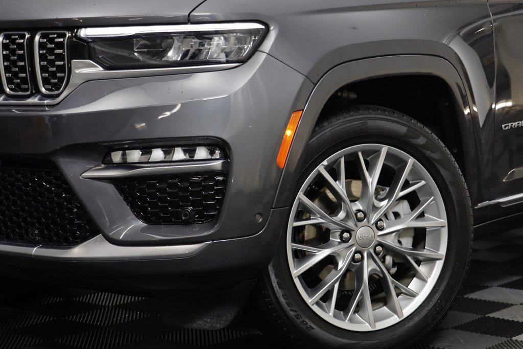 Used 2025 Jeep Grand Cherokee Summit image 3