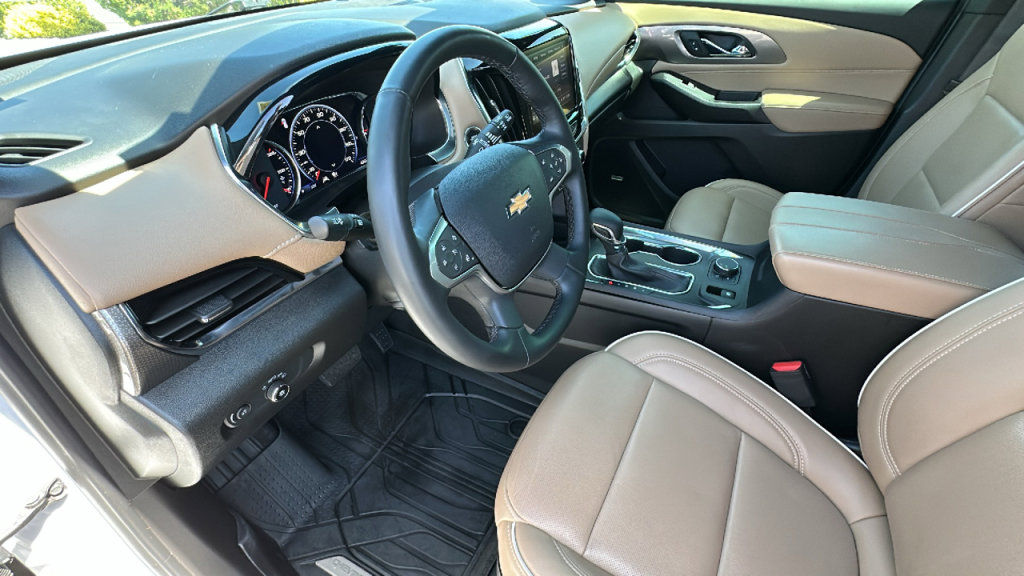 Used 2023 Chevrolet Traverse Premier image 10