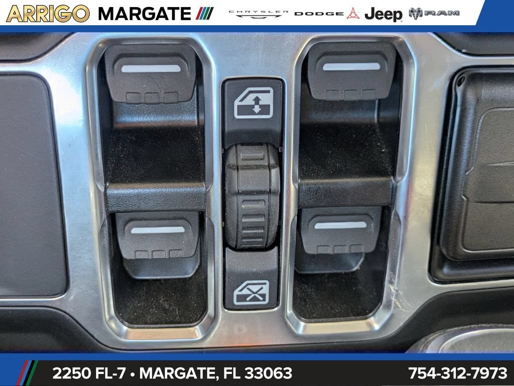 Used 2025 Jeep Wrangler Unlimited Sahara w/ Safety Group AWD/4WD image 24