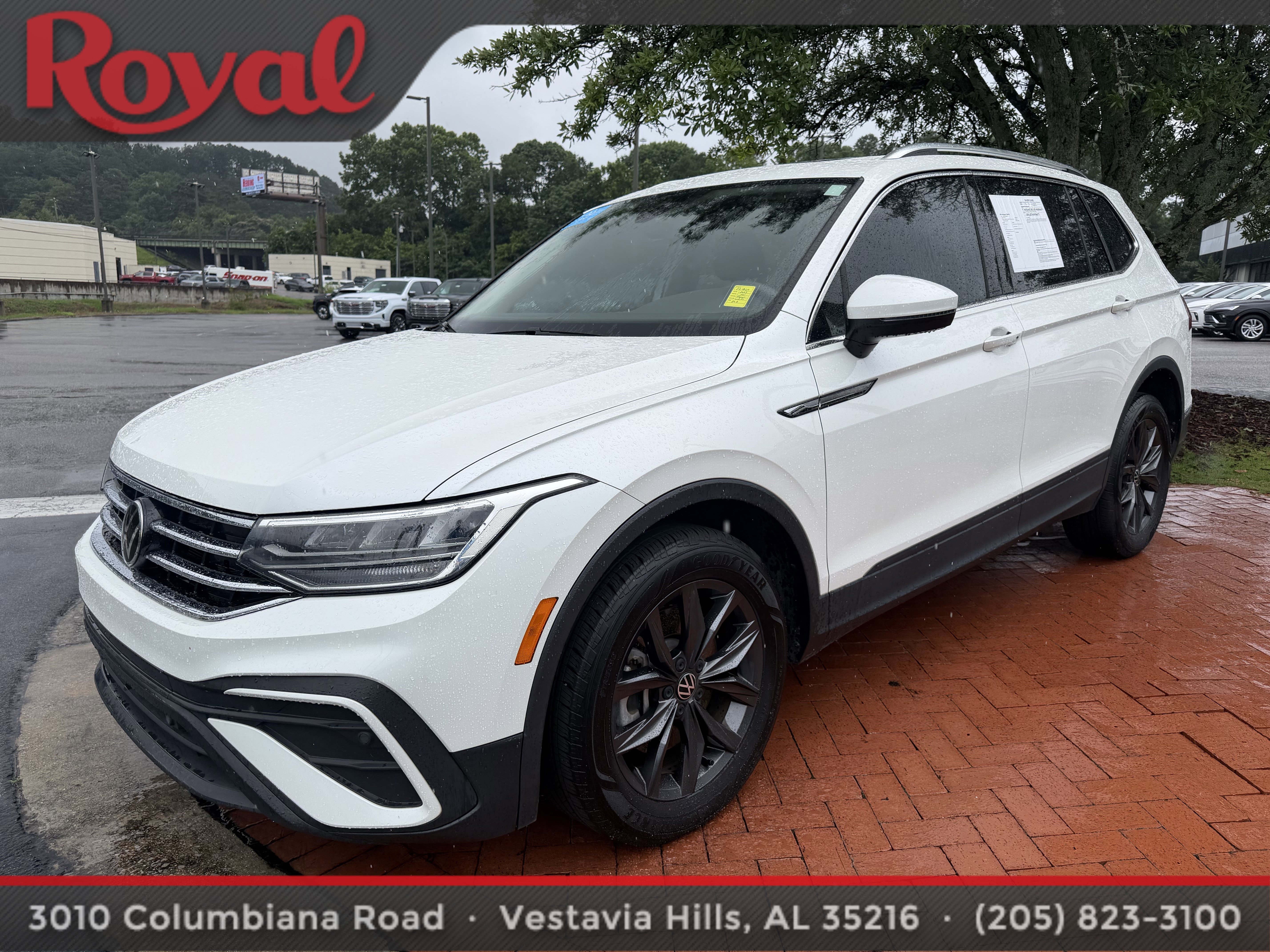 Certified 2023 Volkswagen Tiguan SE w/ Panoramic Sunroof Package FWD image 1
