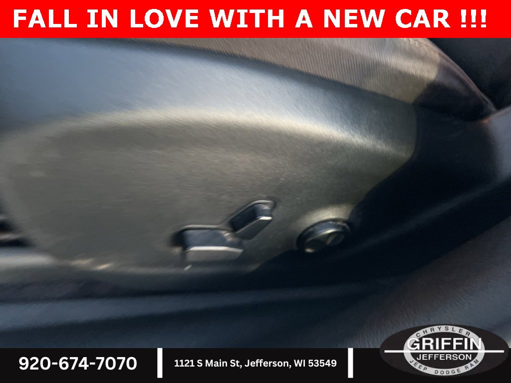 Used 2017 Jeep Cherokee Latitude w/ Cold Weather Group image 21