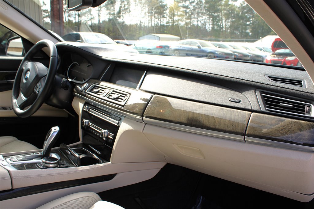 Used 2014 BMW 740Li image 18