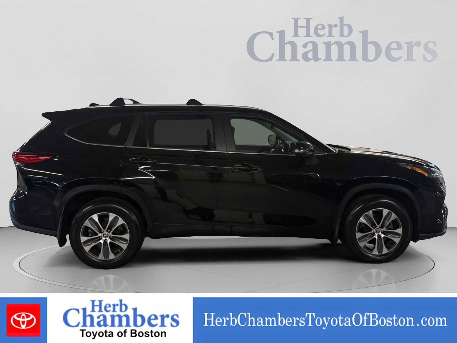 Used 2023 Toyota Highlander XLE AWD/4WD image 10