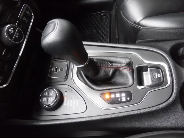 Used 2020 Jeep Cherokee Trailhawk w/ Cold Weather Group image 22