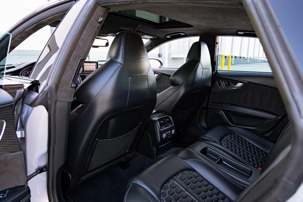 Used 2017 Audi RS 7 Prestige w/ Carbon-Optic Package image 31