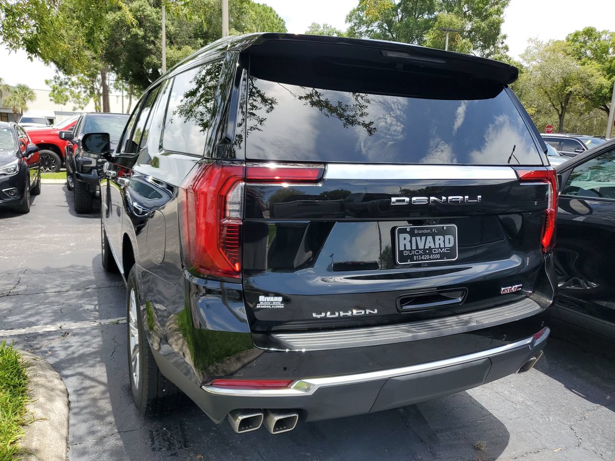 Used 2026 GMC Yukon Denali w/ Sun & Power Step Package AWD/4WD image 3