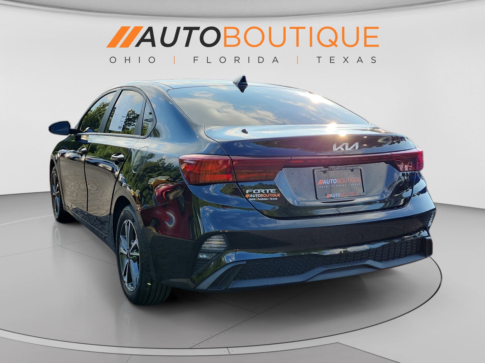 Used 2024 Kia Forte LXS w/ LXS Technology Package FWD image 3