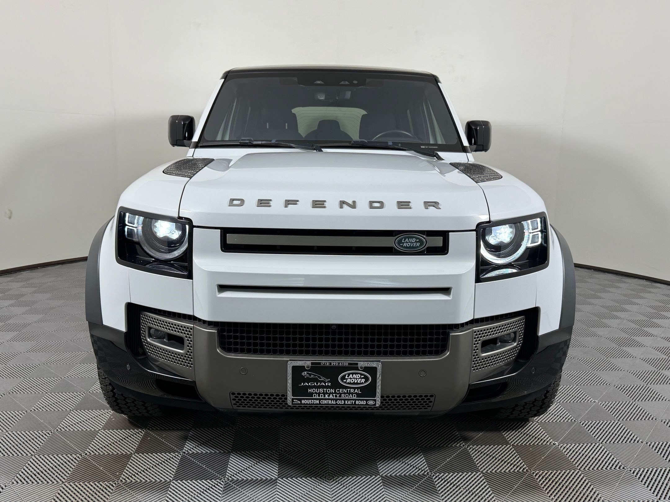Used 2021 Land Rover Defender 110 X-Dynamic SE AWD/4WD image 6