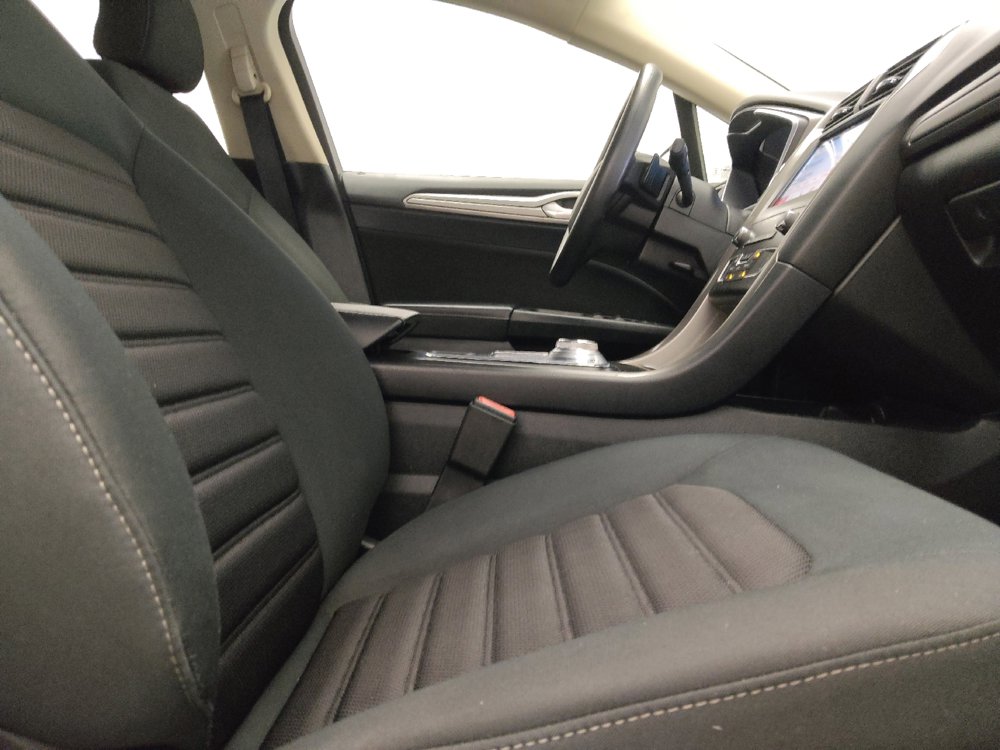 Used 2019 Ford Fusion SE FWD image 21