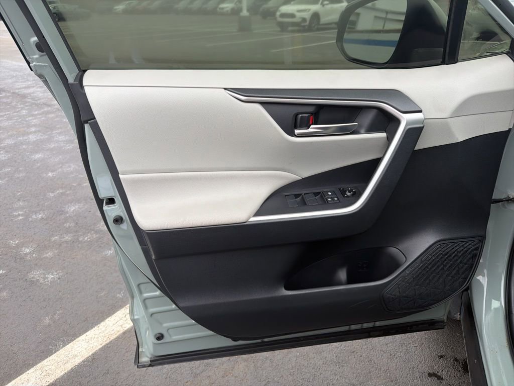 Used 2019 Toyota RAV4 XLE image 19
