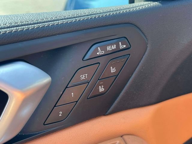 Used 2020 BMW X7 M50i w/ Dynamic Handling Package AWD/4WD image 28
