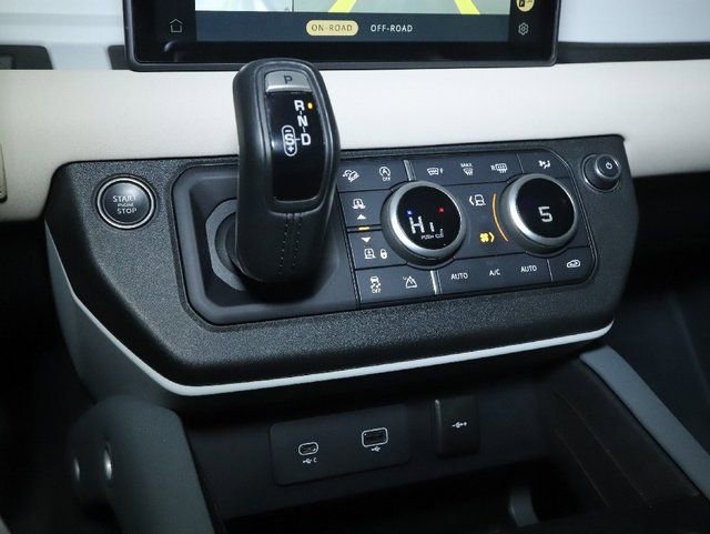 Used 2023 Land Rover Defender 110 SE image 26