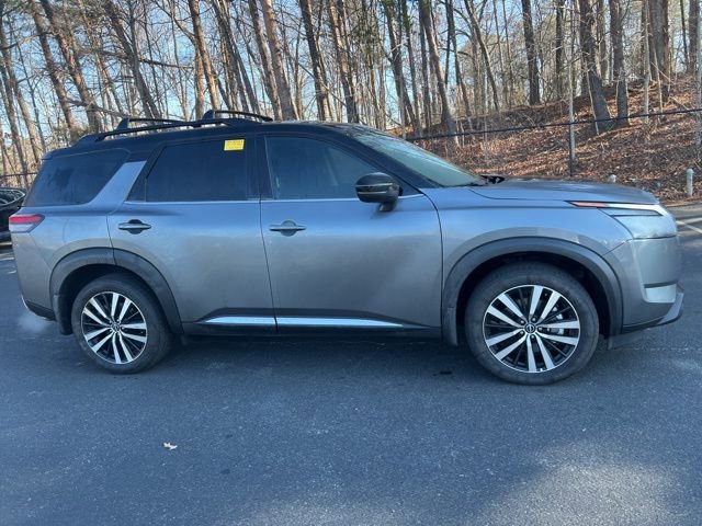 Used 2025 Nissan Pathfinder Platinum image 4