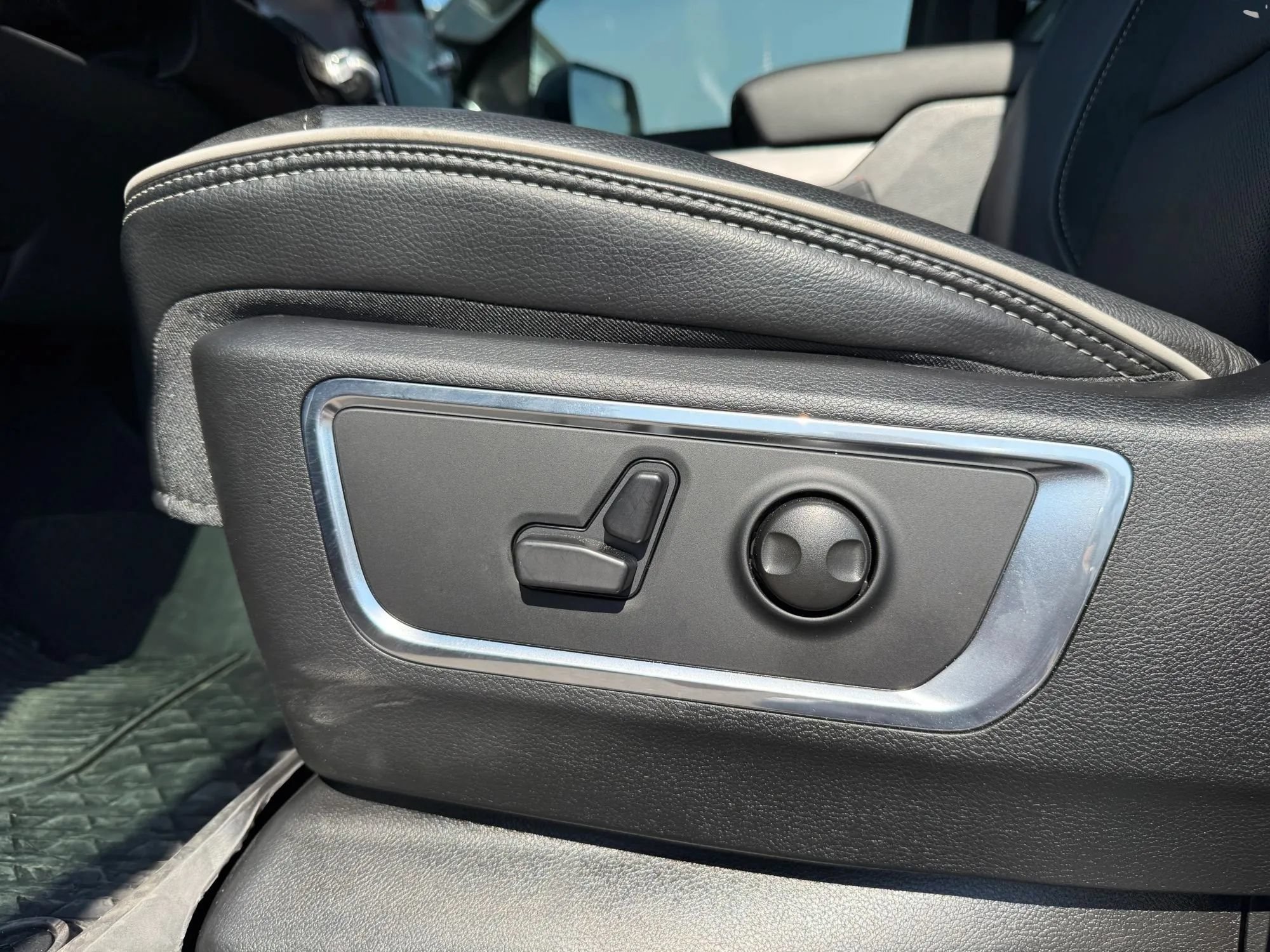 Used 2026 RAM 1500 Laramie AWD/4WD image 21