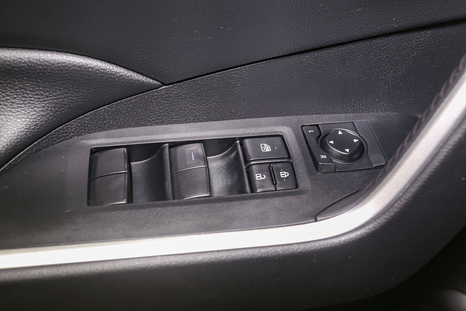 Used 2021 Toyota RAV4 XLE AWD/4WD image 38