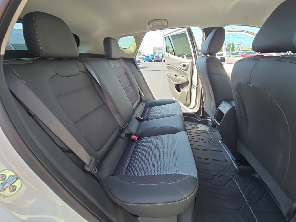 Used 2025 Chevrolet Trax LT w/ LT Convenience Package FWD image 21