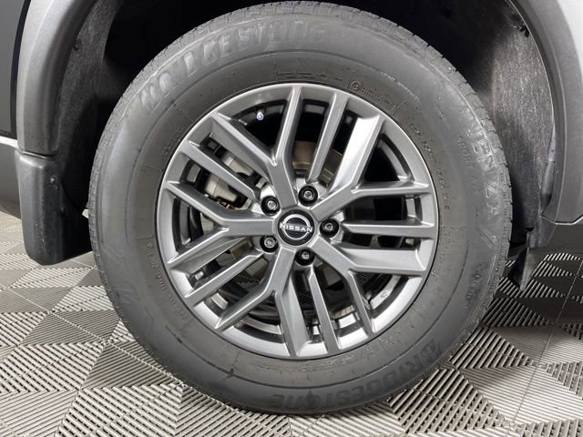 Used 2025 Nissan Rogue S image 16