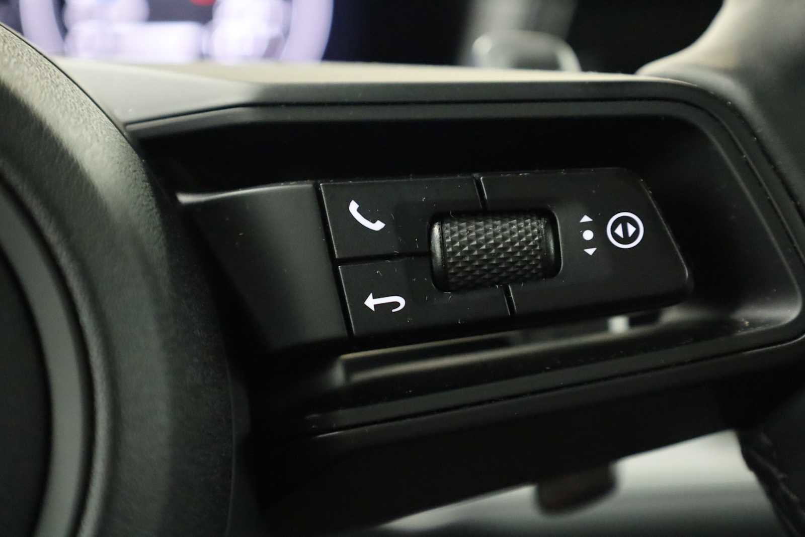 Certified 2024 Porsche Cayenne image 27