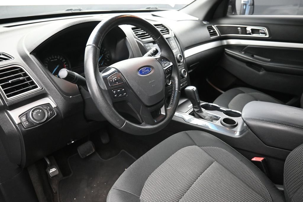 Used 2017 Ford Explorer XLT FWD image 17