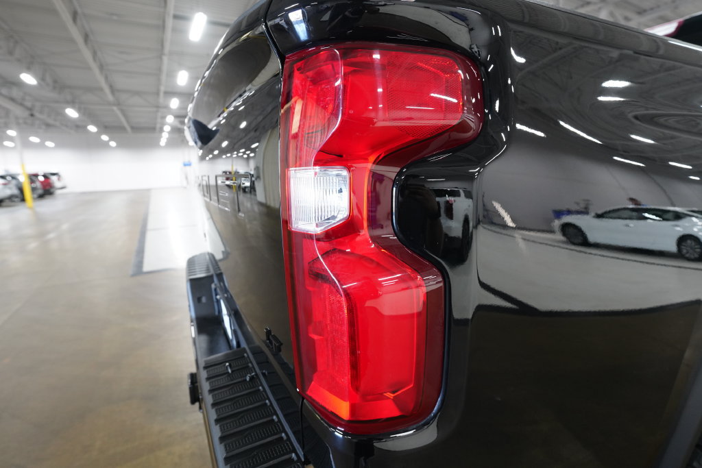 Used 2024 Chevrolet Silverado 2500 LT w/ Midnight Edition AWD/4WD image 31