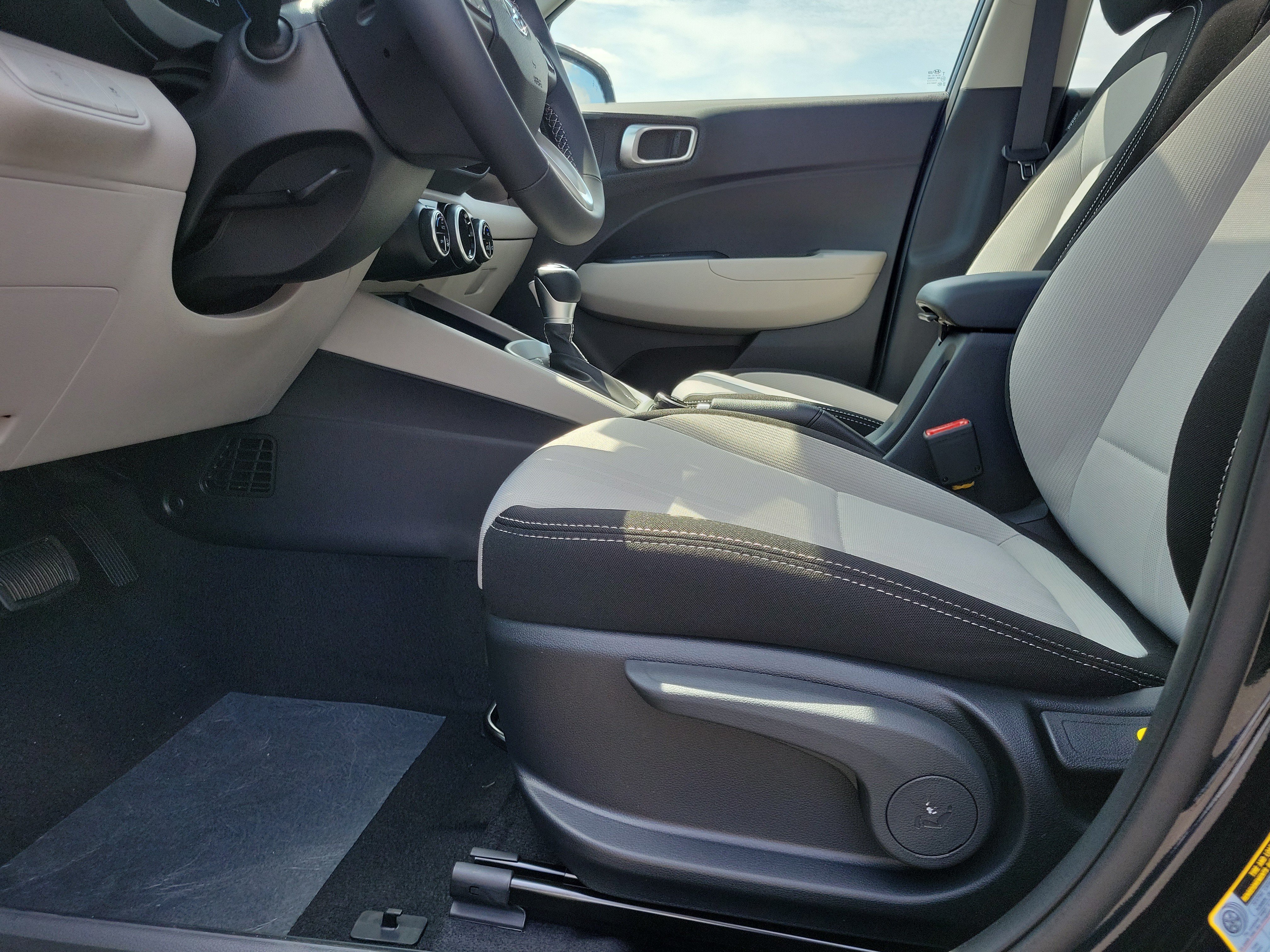 New 2026 Hyundai Venue SEL FWD image 16