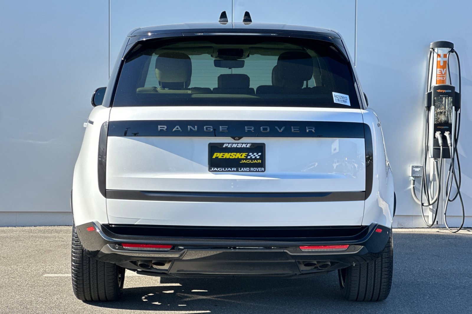 Certified 2024 Land Rover Range Rover SE image 4