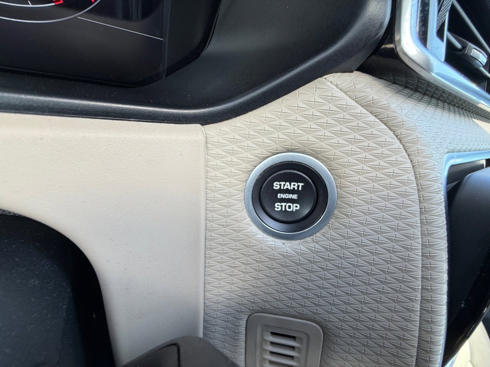 Used 2019 Land Rover Range Rover Velar R-Dynamic SE image 30