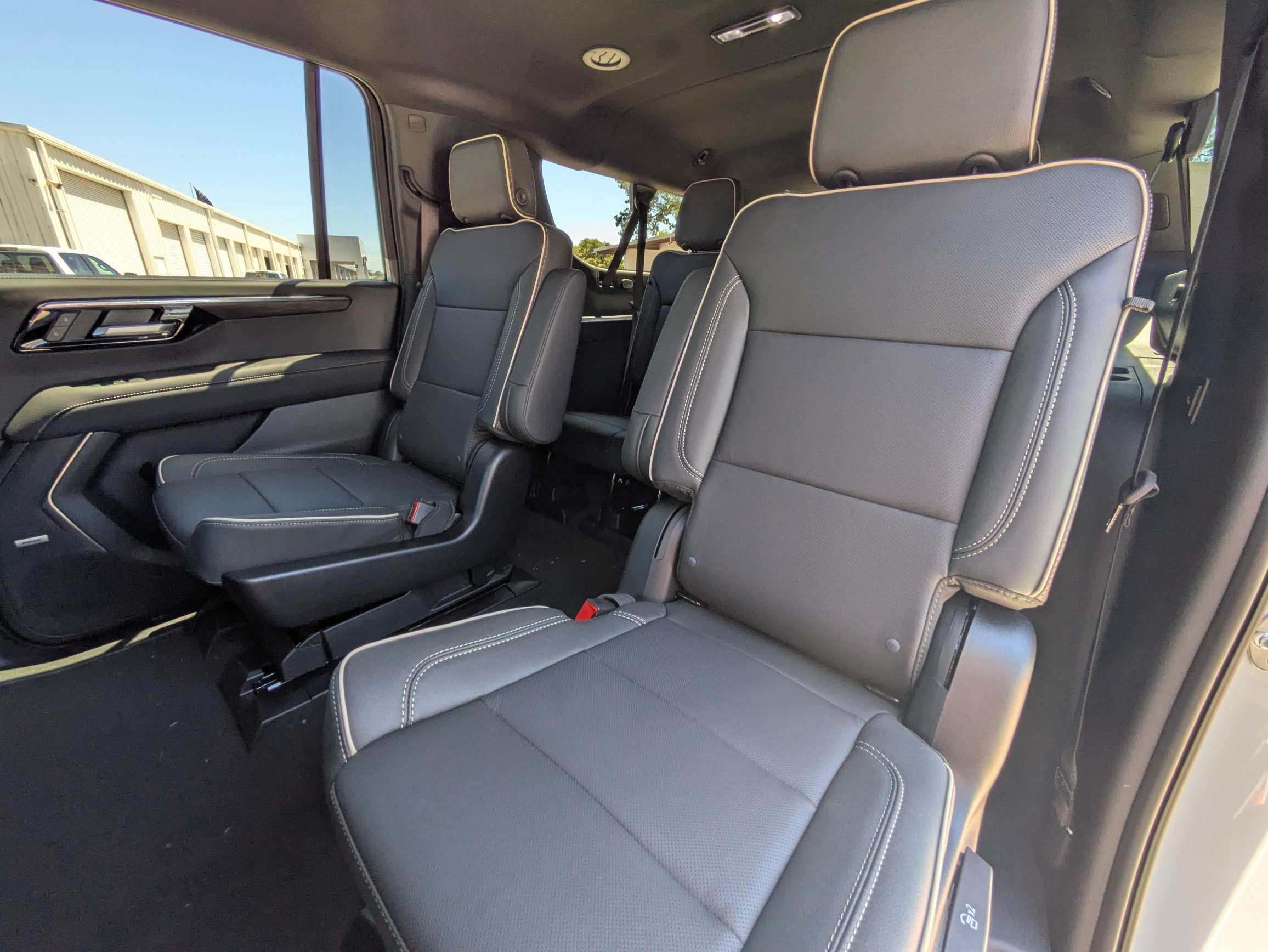 New 2026 Chevrolet Suburban Premier RWD image 10