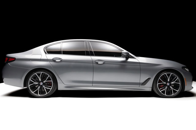 Used 2023 BMW M550i xDrive w/ Executive Package image 2