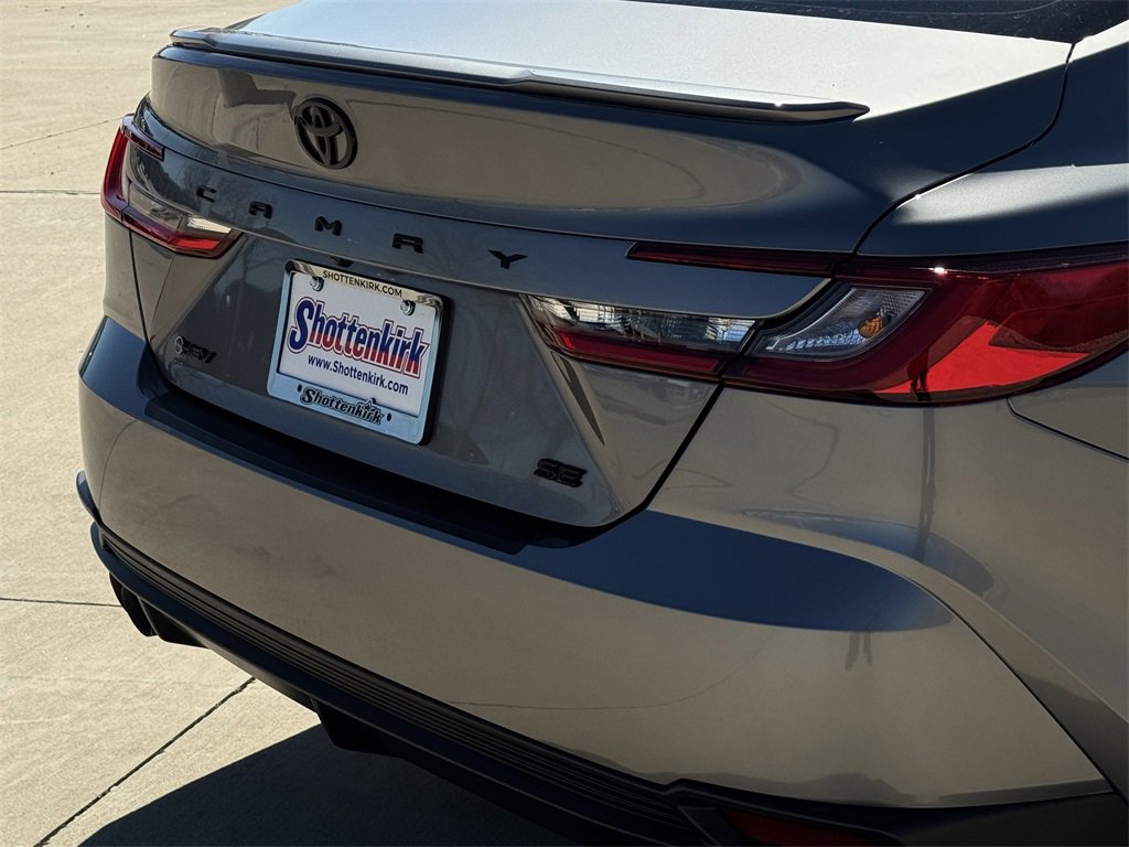 Used 2025 Toyota Camry SE w/ Convenience Package image 6