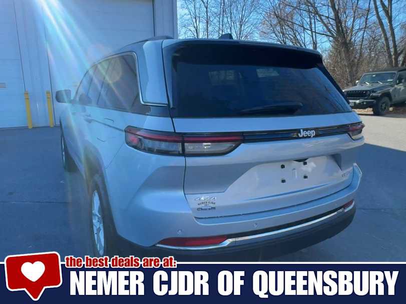 New 2026 Jeep Grand Cherokee Laredo X AWD/4WD image 7