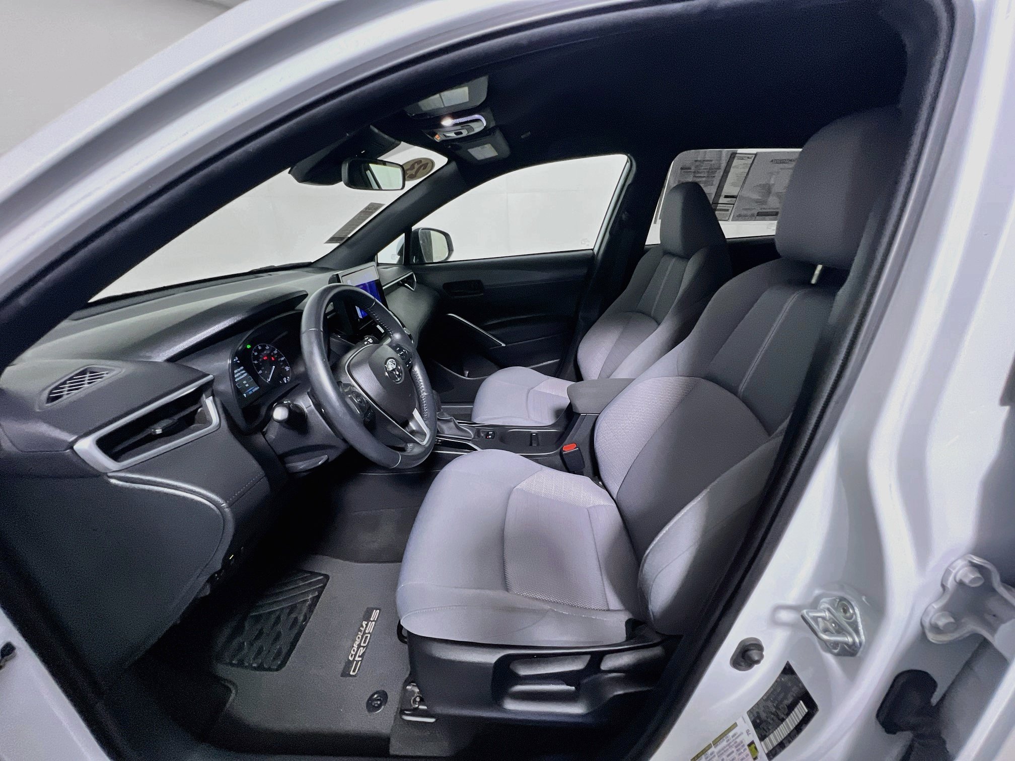 Used 2023 Toyota Corolla Cross AWD Hybrid image 14