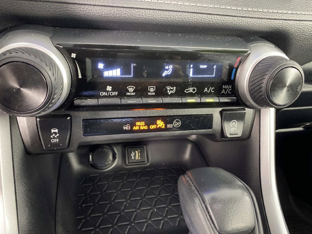Used 2025 Toyota RAV4 LE AWD/4WD image 21