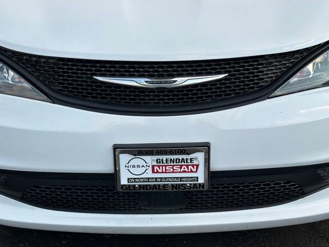 Used 2022 Chrysler Voyager LX FWD image 9