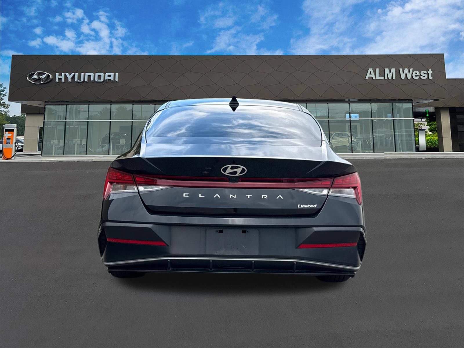 Certified 2025 Hyundai Elantra Limited FWD image 5