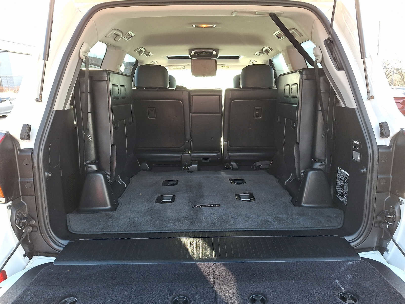 Used 2011 Lexus LX 570 4WD image 29