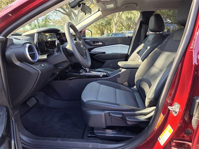 Used 2025 Chevrolet Trax LT image 12