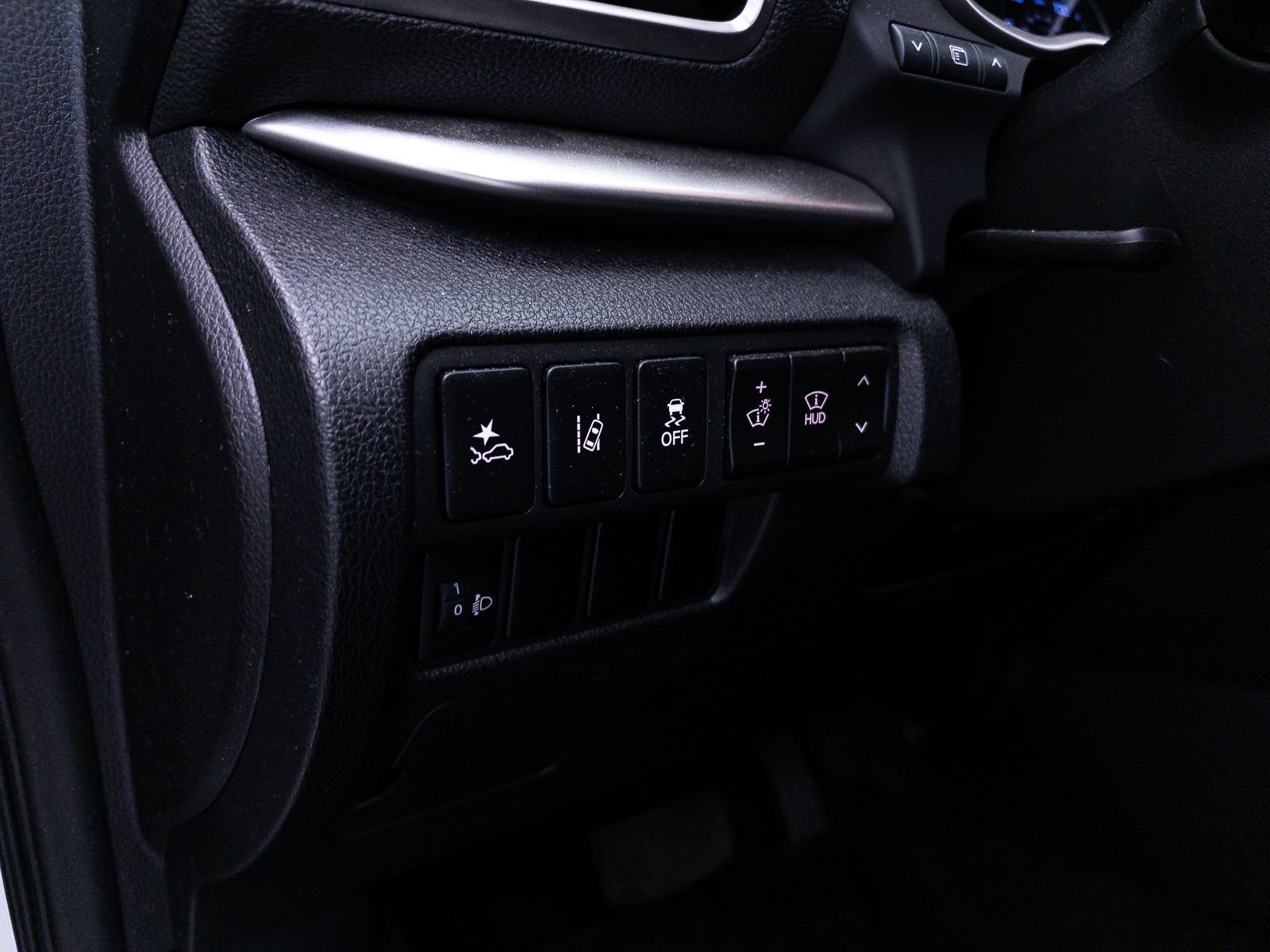 Used 2018 Mitsubishi Eclipse Cross SEL AWD/4WD image 8