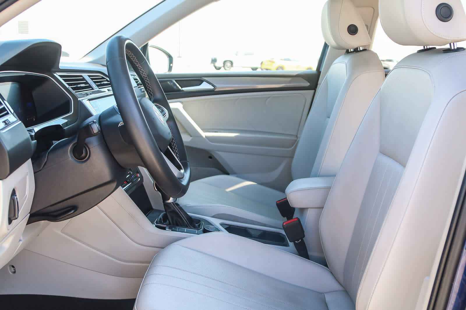 Used 2022 Volkswagen Tiguan SE image 18