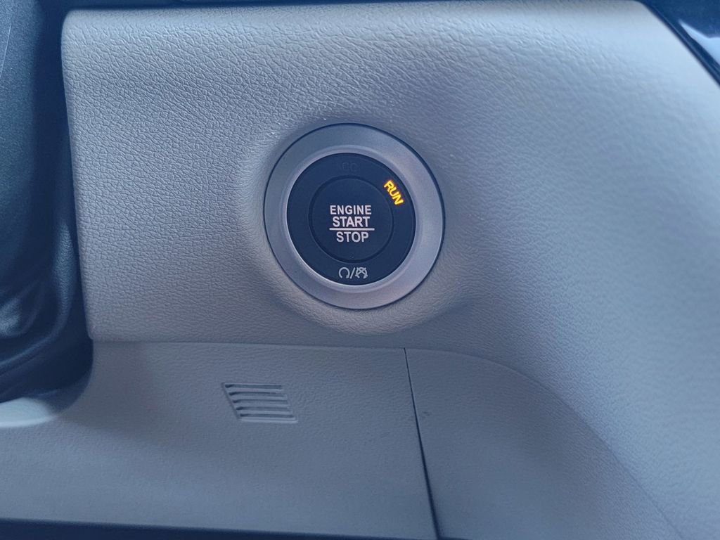 Certified 2023 Chrysler Pacifica Touring-L image 33