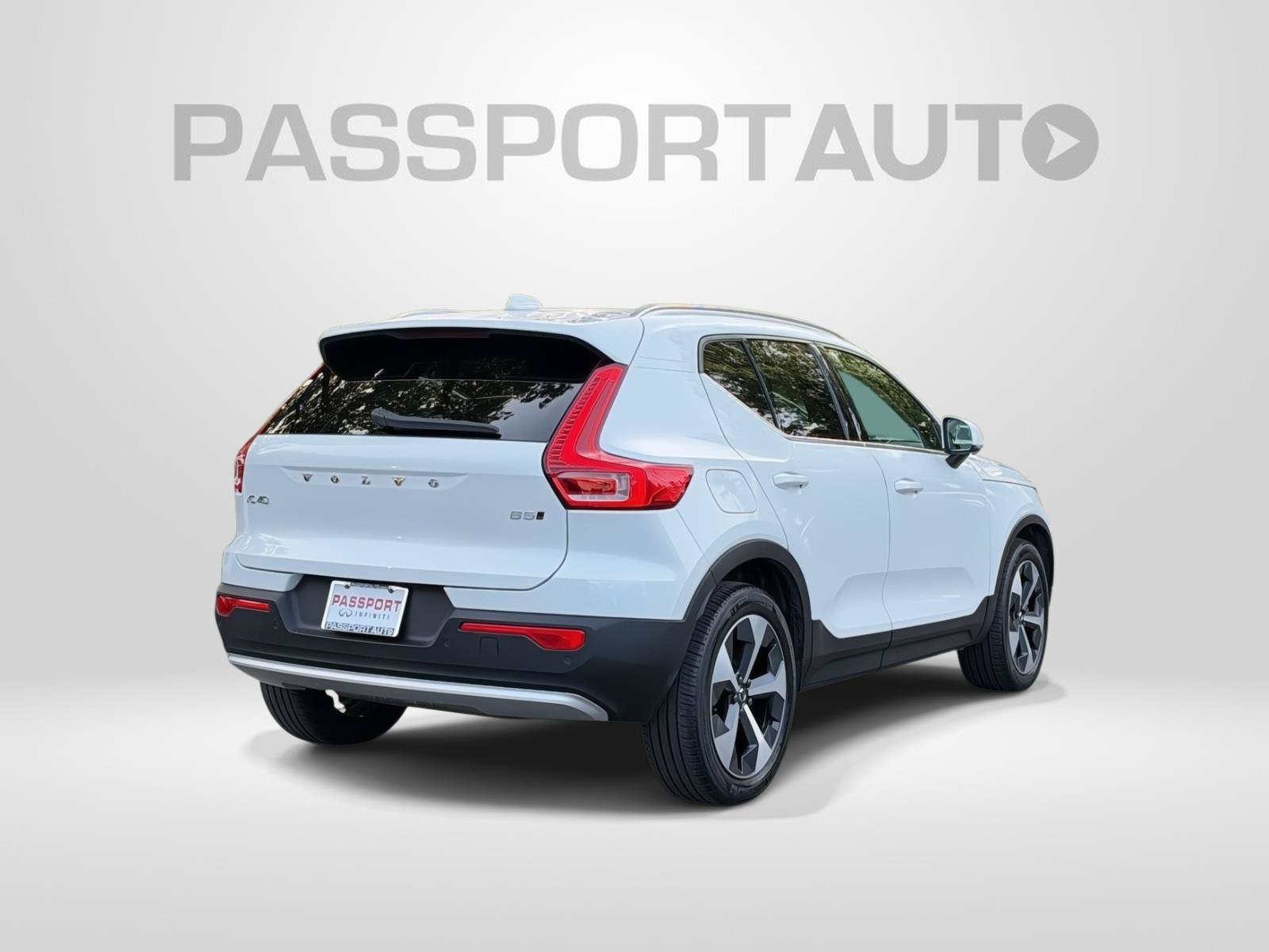 Used 2023 Volvo XC40 B5 Plus w/ Driver Assist Package AWD/4WD image 6