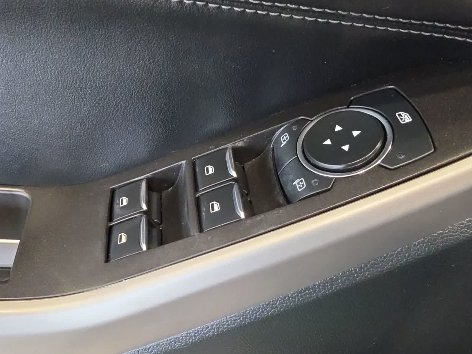 Used 2024 Ford Explorer XLT AWD/4WD image 17