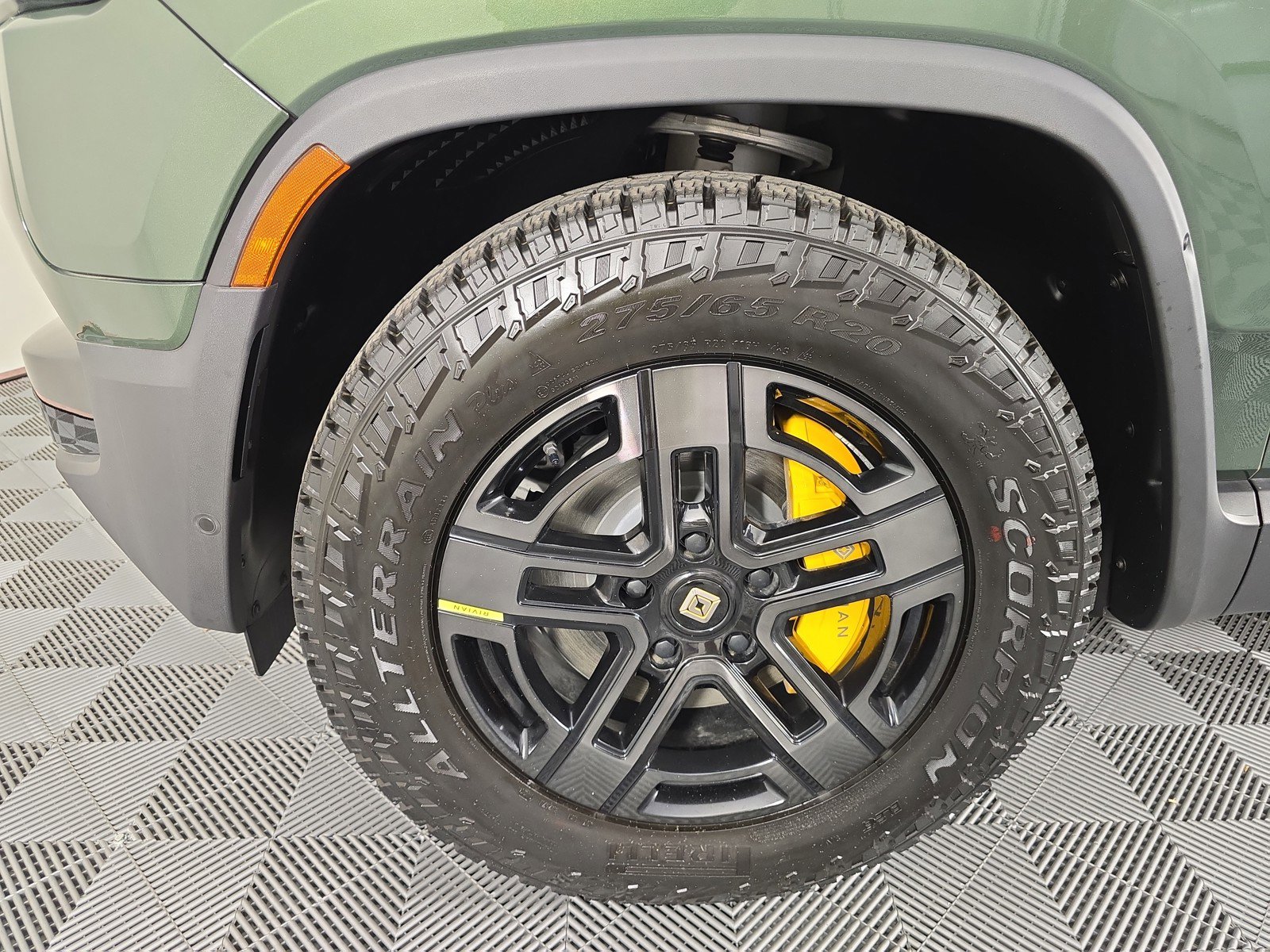 Used 2023 Rivian R1S Adventure AWD/4WD image 9