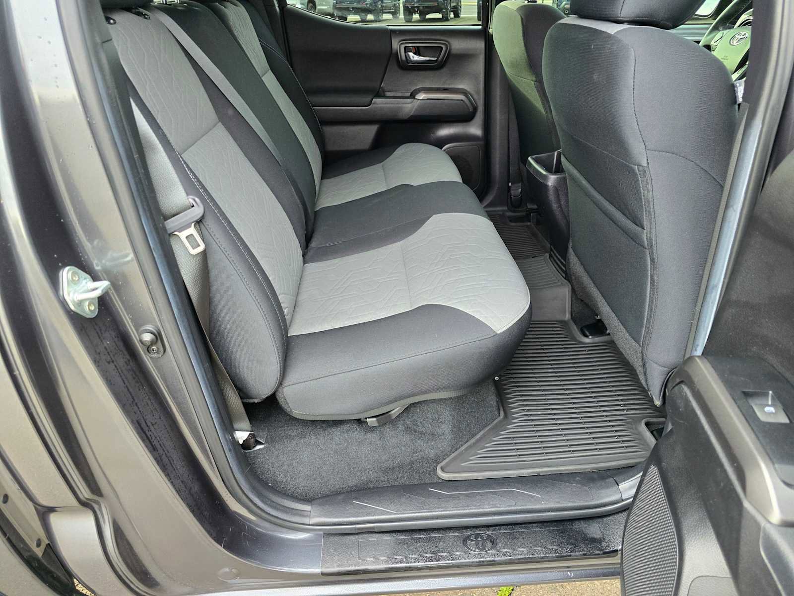 Used 2022 Toyota Tacoma TRD Off-Road image 14